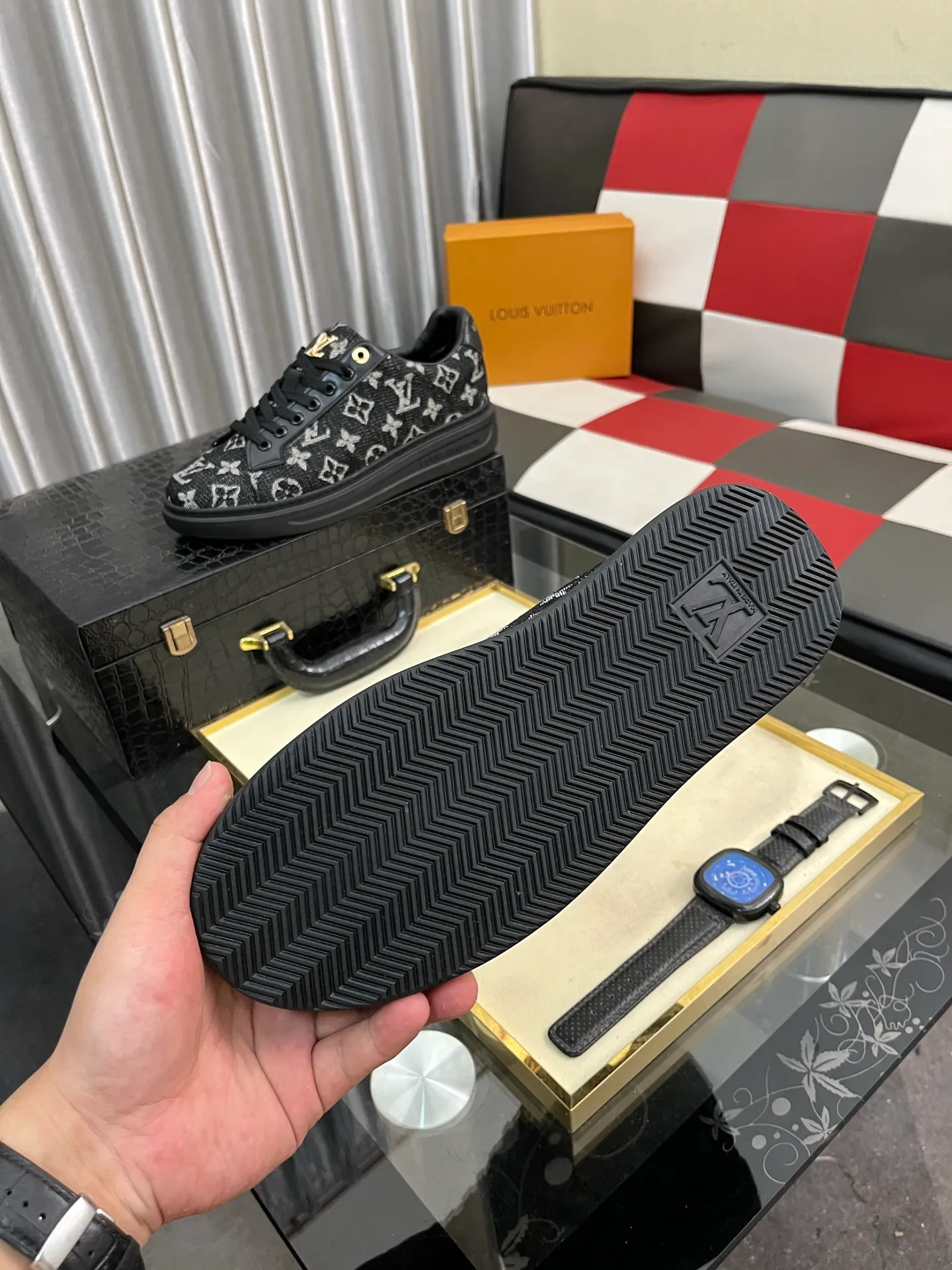 Men's shoes 💰400⌚️⌚️LV Louis Vuitton. The latest trendy casual shoes are popular in physical stores in sizes 38-44. New spring and summer comfortable imported custom original cowhide, unique jacquard fabric element design. Paired with sheepskin lining, Lv original bottom, [taiyang][taiyang] high-end packaging and high quality💪Details determine the quality, you can enter and leave the counter at will, welcome to compare🇮🇹